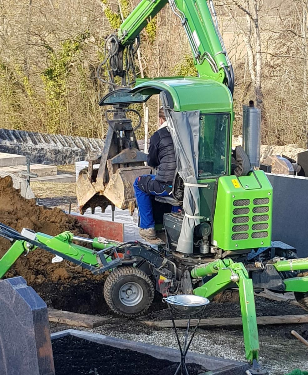 Grabherstellung, Durchführungen der Beerdigungen und Grabschließungen - alles aus einer Hand!